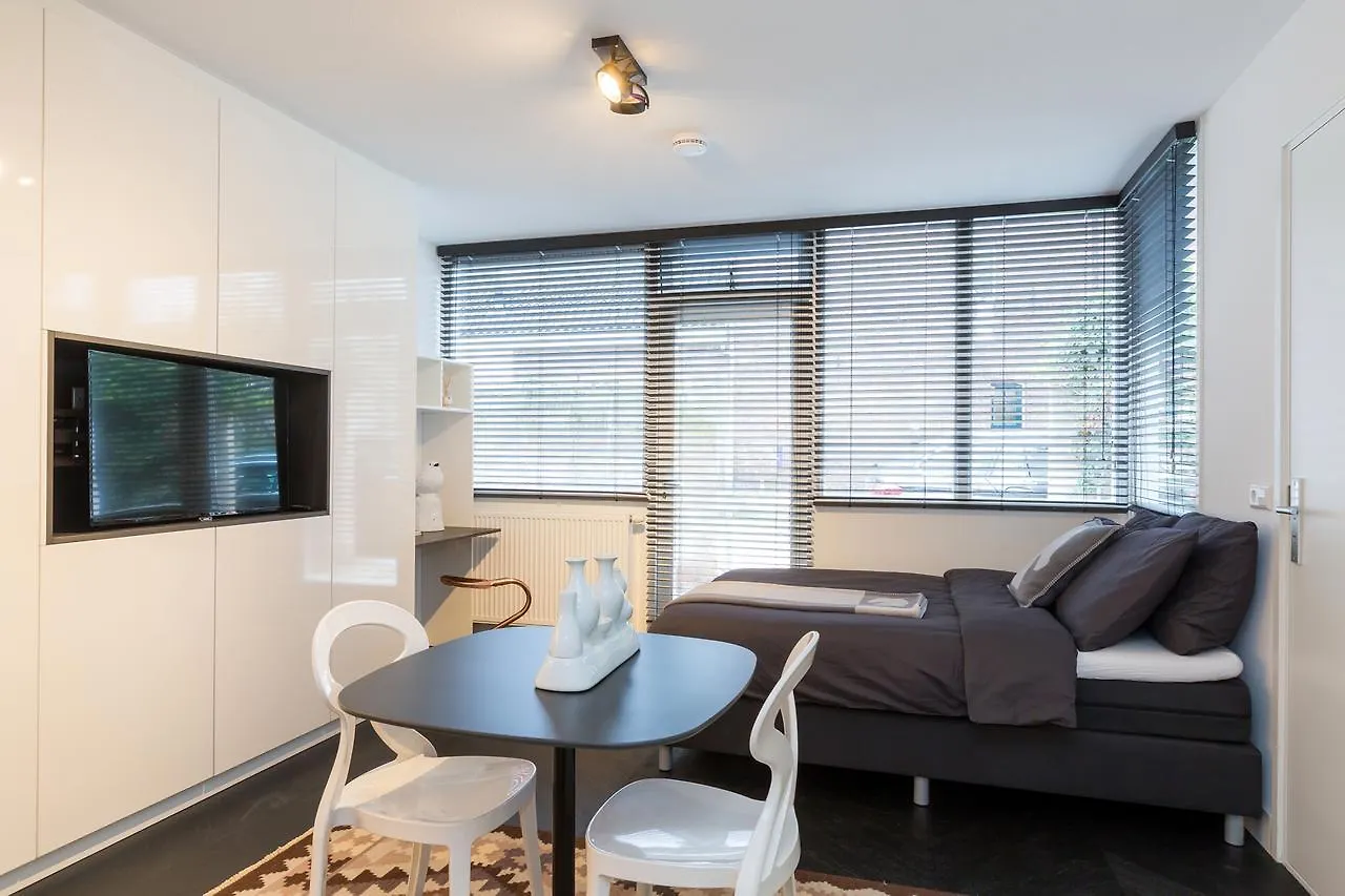 Book & Stay Eindhoven 0*,