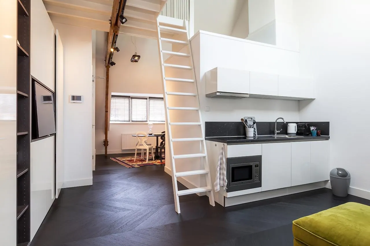 Book & Stay Eindhoven 0*,